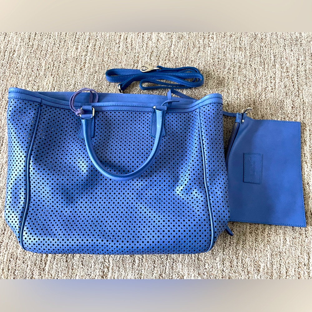 Innuē - Large Leather Tote with Detachable Strap - Blue
